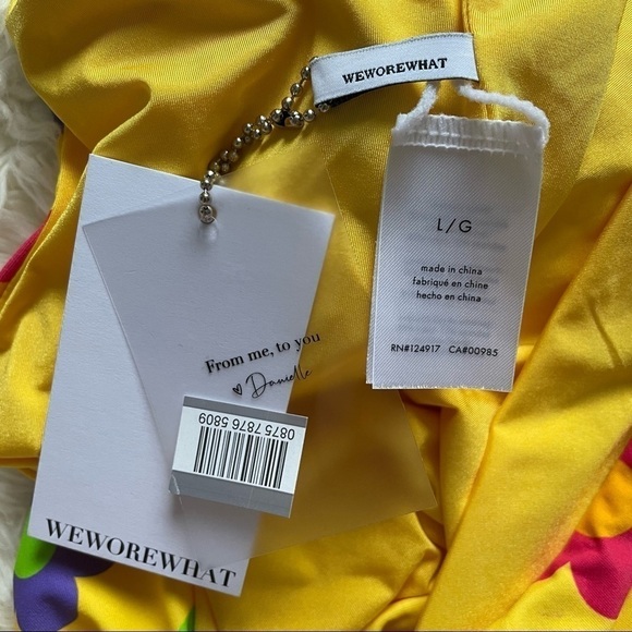 WeWoreWhat One Piece Swimsuit Scoop High Leg Printed Nylon Retro Daisies L NWT - Picture 7 of 11